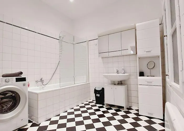 & Spacious Checkinvienna *